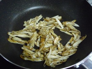 ごぼうのごま醤油炒め５