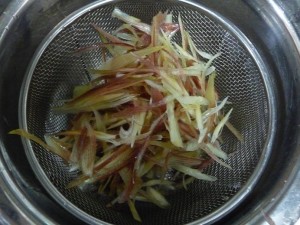 みょうがとかまぼこの梅和え1