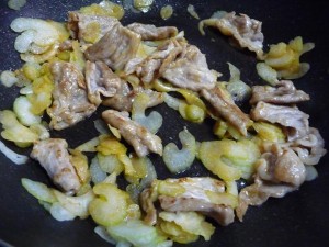 セロリと豚肉の炒め物3
