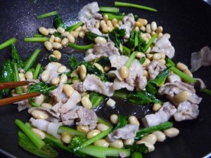 小松菜と豚肉の豆炒め4